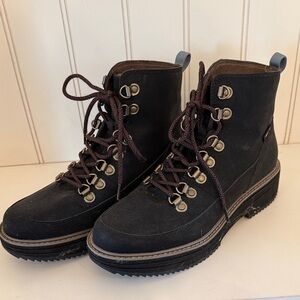 Teva Wonens Midform Boots Size 8